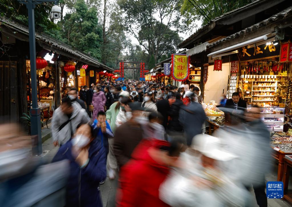 城乡市集春意浓 过年出游合家欢——春节假期各地消费市场一线观察(图10)